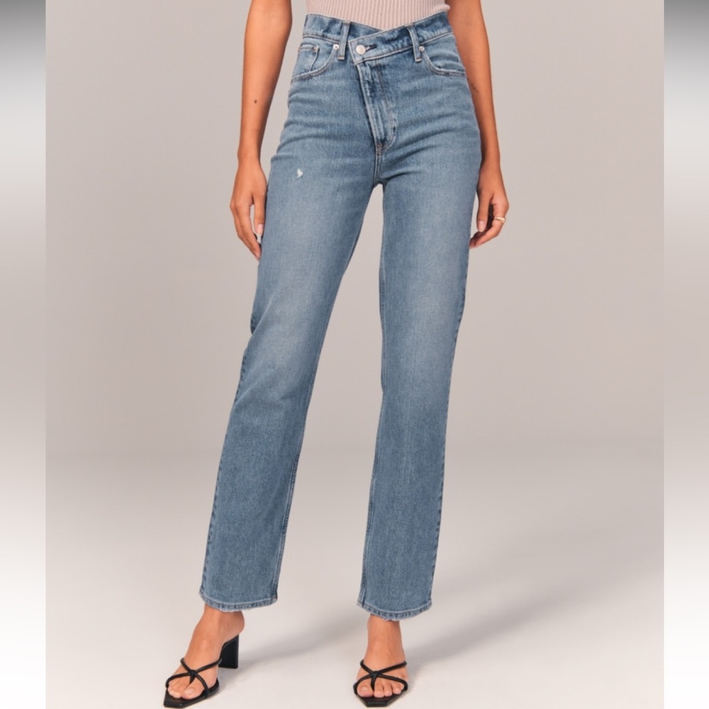 Abercrombie & Fitch- Ultra High Rise 90s Straight Jean Curve Love